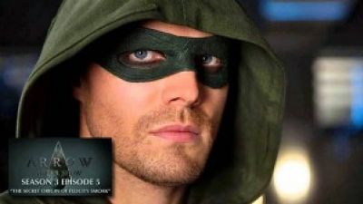 Does Oliver Queen have a child?!?! Photo